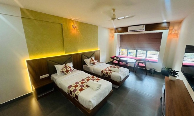 Meenangadi Hotel | Maryland Residency