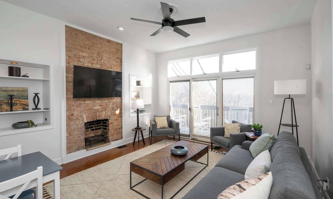 East Price Hill Casa | Maryland’s Incline Dist By Blackhouse – Chic 2 BDR
