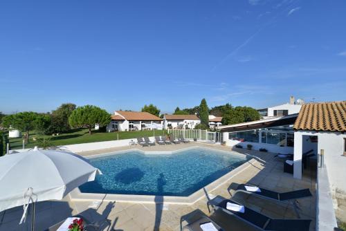 Saintes-Maries-de-la-Mer Hotel | Mas de la Grenouillère Hôtel et Centre équestre en pleine nature