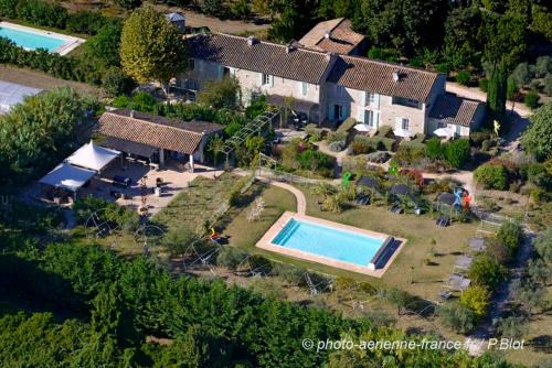 St.-Remy-de-Provence Cama Y Desayuno | MAS DES FIGUES - Mas XVIIIe très calme - Certifié Biologique FRBio10 - jardin naturel écologique - piscine 12x6 - Copieux brunch paysan méditerranéen du jardin cuisine huile d'olive - Agritourisme-Alpilles Saint Rémy de Provence-du 01 mai au 29 septembre-