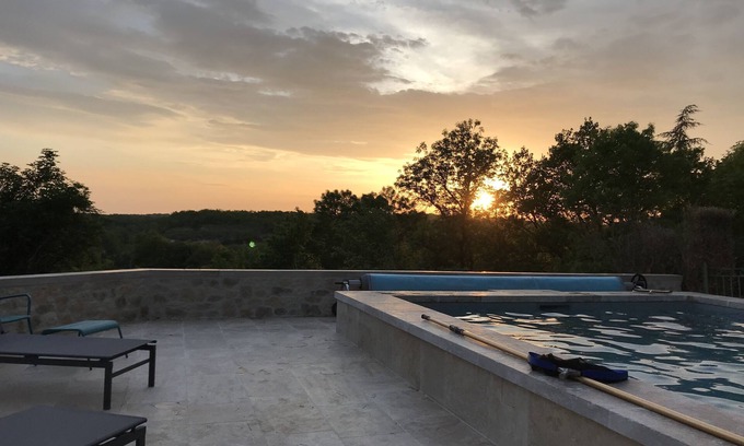 Pern Casa | Mas du Loup Quercy: hermosa casa de vacaciones del siglo XVIII recientemente renovada