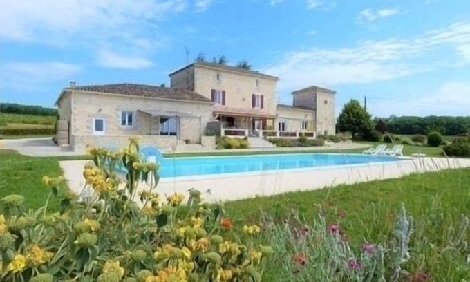 La Sauvetat-sur-Lede Otro | Stunning and spacious Farmhouse with private heated pool near Bastide Town.