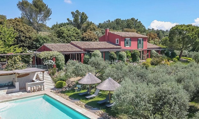 Eyragues Villa | Mas Elaïa, with views on the Alpilles, facing St. Rémy de Provence.