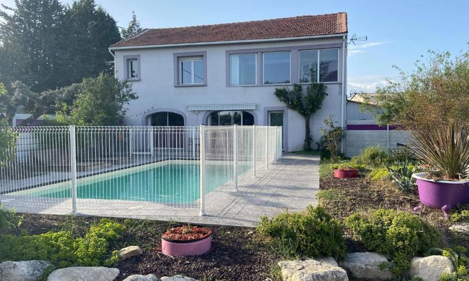 Saint-Privat-des-Vieux Casa | mas pour 10 personnes avec jacuzzi