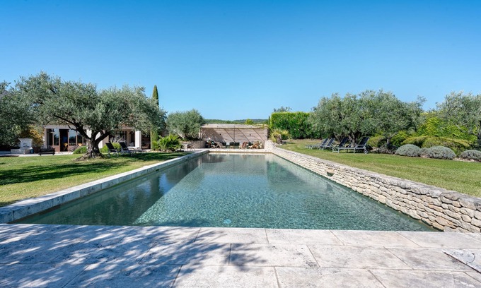 Caromb Casa | Casa de campo provenzal del siglo XIX rodeada de viñedos, 6 dormitorios, 6 baños, gran piscina