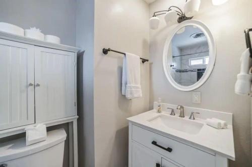 Las Vegas Casa | Massive 4 bedroom close to the strip!