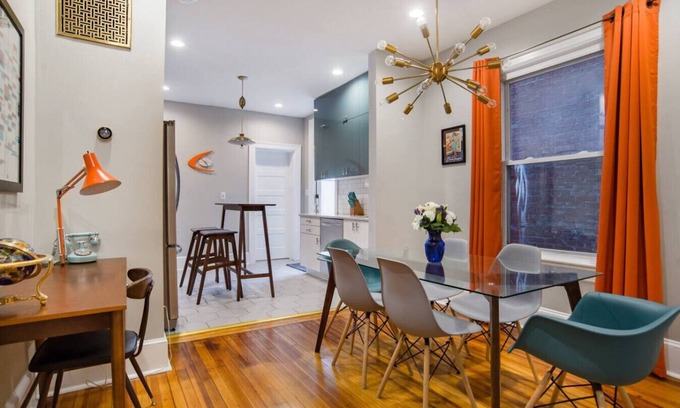Truxton Circle Casa | Massive 6BR & 4BA Private Duplex Townhouse, Central!