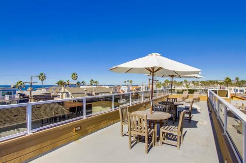 South Mission Beach Casa | Massive Beach Home with Ocean View & Amazing Rooftop