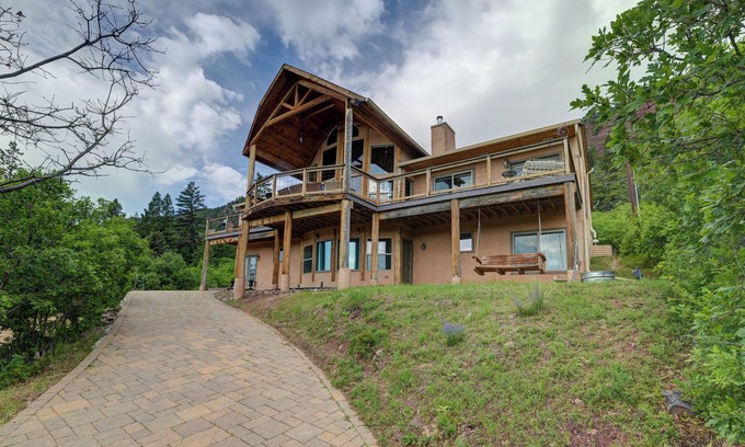 Palmer Lake Casa | Massive Deck + Sunroom Sleeps 13