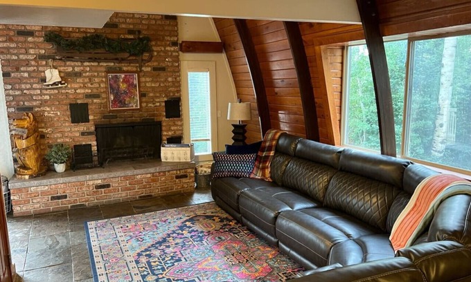 Steam Engine Meadows Cabina | Massive Family Cabin | Ski in Ski Out + Games