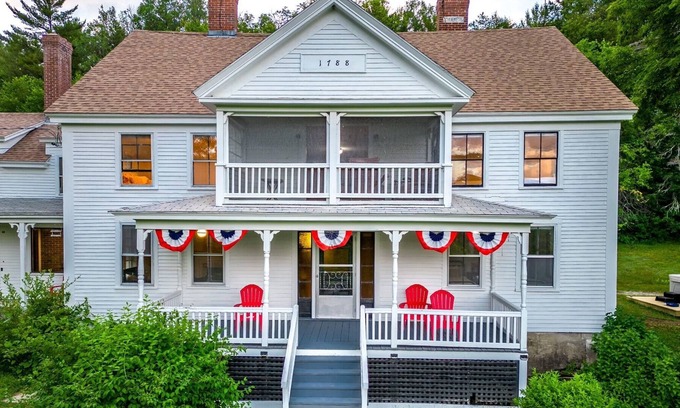 Sunday River Area Casa | Massive Historic 8 Bedroom Barnhouse (Renovated)!