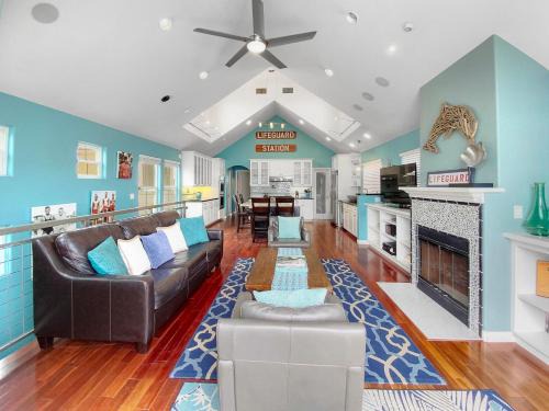 Mission Beach Casa | Massive Mission Beach Home - Fire Pit & Deck