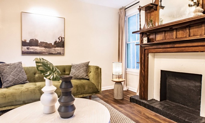 Historic Downtown Savannah Casa | Massive Victorian House w/ Private Courtyard ★ 5APTS/9BDRS ★ Near Forsyth Park
