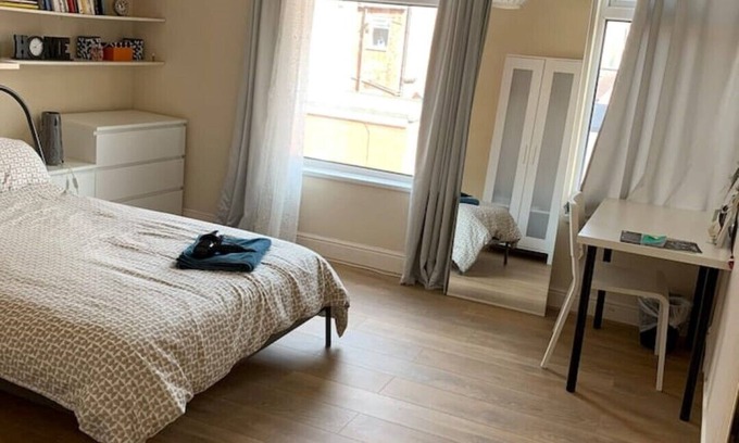 Thorpe Satchville Casa | MASTER BEDROOM IN ❤️ OF LEICESTER