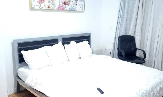 West Side Apartamento | Master bedroom with bathroom. With Fridge, Mircowave . 50 Inch LCD, etc.