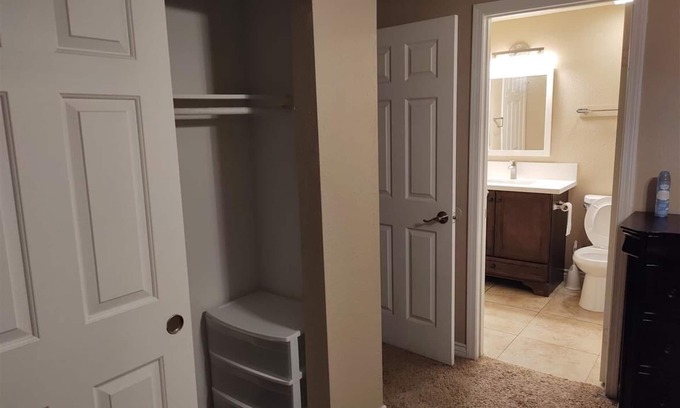 Chinatown Casa | master room in peaceful house at a great location