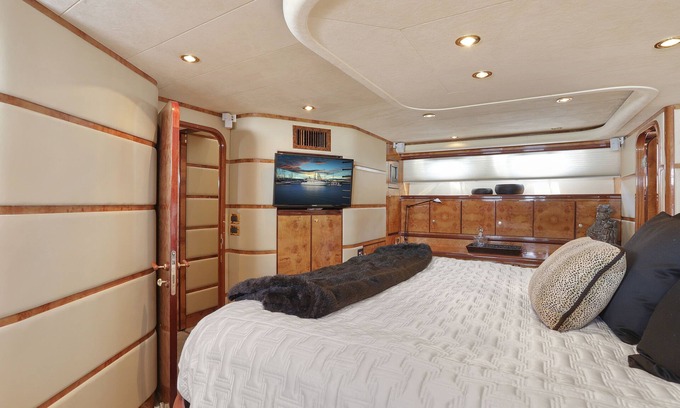 Bay Area Alquiler De Eote | Master Stateroom Onboard A Luxury Yacht!