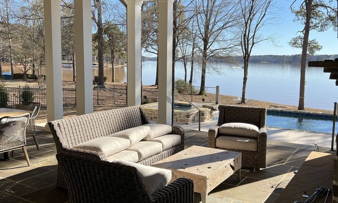 Lake Oconee Casa | Masters Tournament Getaway in Lakefront Luxury