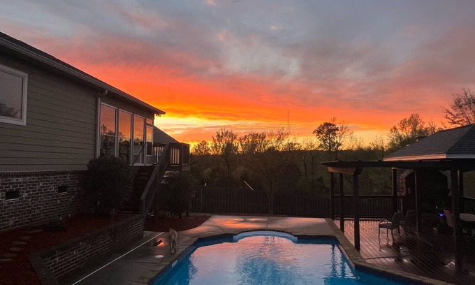 Riverwood Plantation Casa | Masters Week suburban stunner, pool, sauna and outdoor pergola with fireplace.