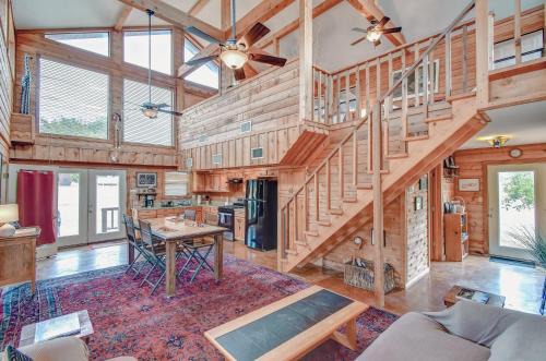 Glen Rose Casa | Mata'Zamo at High Hope Ranch Cliffside Cabin