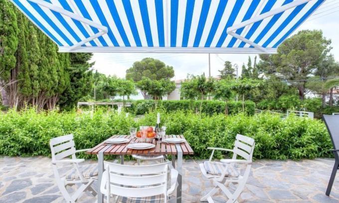 Llanca Apartamento | Matthias by Interhome