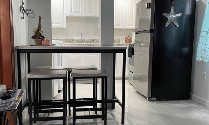 Ciudad de Belice Apartamento | MATUK&ROSE, Cozy , 1 Bedroom , 1 BathroomUnit , complete with AC,WiFi,smart TV