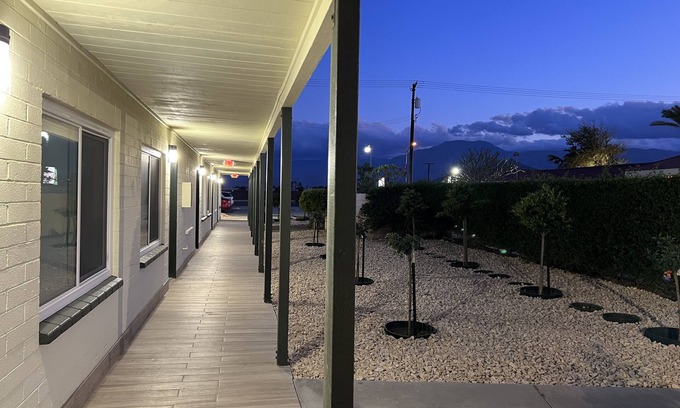 Indio Hotel | Mauna Loa Motel
