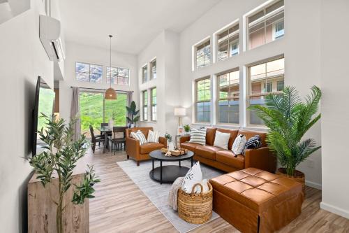 Makaha Valley Casa | Mauna View by AvantStay 10min to Beach Backyard