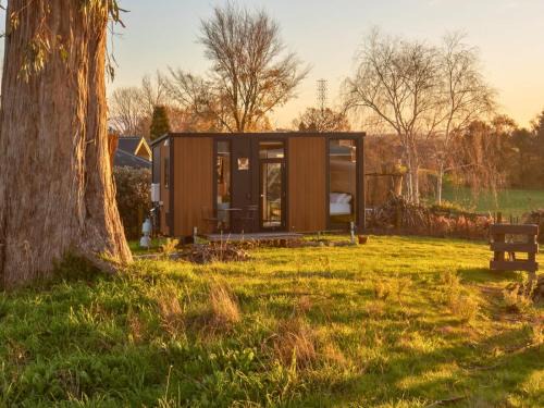 Cambridge Casa | Maungakawa Hill by Tiny Away