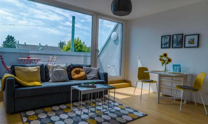 Donaustadt Apartamento | Maureen Lovely 2 Bedroom Unit with Community Pool