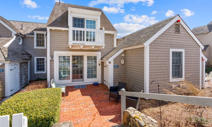 Mashpee Casa | New Rental-2 bedrm, 1.5 baths in Maushop Village, private beach