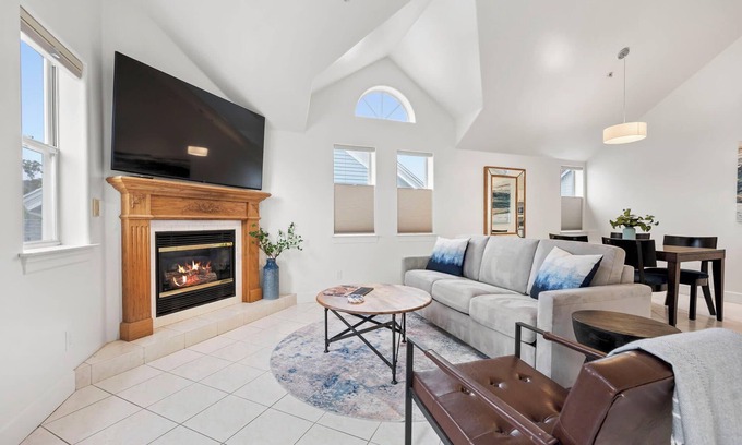Half Moon Bay Casa | Mavericks Penthouse – Downtown Luxury on Main Street, Half Moon Bay