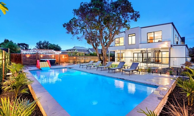 Mornington Peninsula Casa | MAX Entertain Beachside Retreat - New Build Home in Mornington with Amazing Pool
