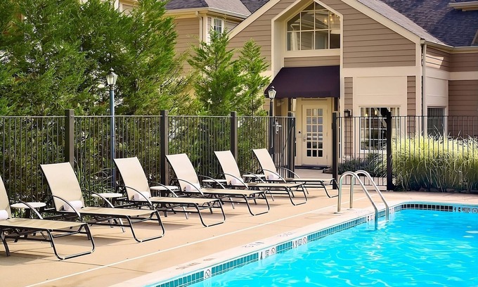 Westlake Hotel | Maximum Comfort and Style! 2 Pleasant Units, Kitchen, Free Parking, Onsite Pool