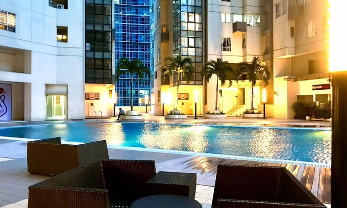Bonifacio Global City Apartamento | MaxStays Max Style at Fort Victoria