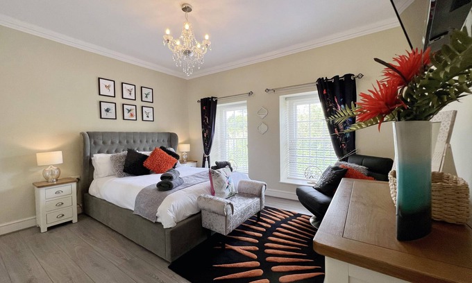 Dersingham Cabaña | MAY BELL COTTAGE, pet friendly, with a garden in Dersingham