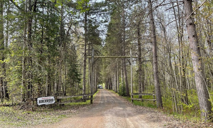 Nipissing Cabaña | Birchwood on the river 2 and 3 Bedroom cottages looking over South River