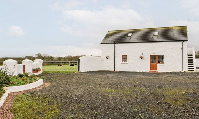 Bushmills Cabaña | MAY'S COTTAGE, pet friendly in Bushmills, County Antrim