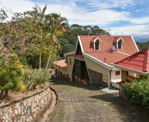 San Isidro Hotel | Mayday Mountain View