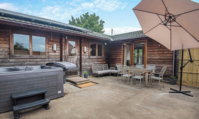 Sleaford Cabaña | Mayfield Lodge - UK39917