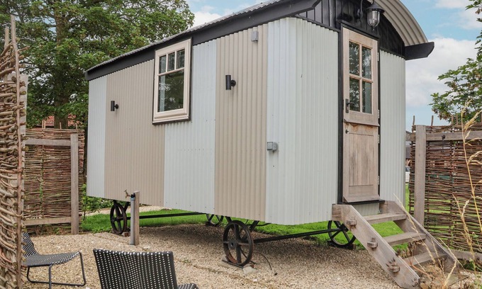 Pocklington Cabaña | MAYFIELD, pet friendly, with a garden in Pocklington