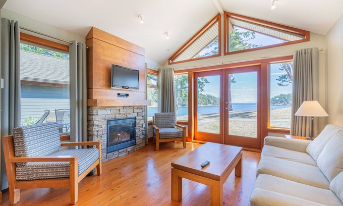 Mayne Island Hotel | Mayne Island Resort