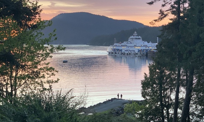 Mayne Island Casa | Mayne Island Waterfront family home