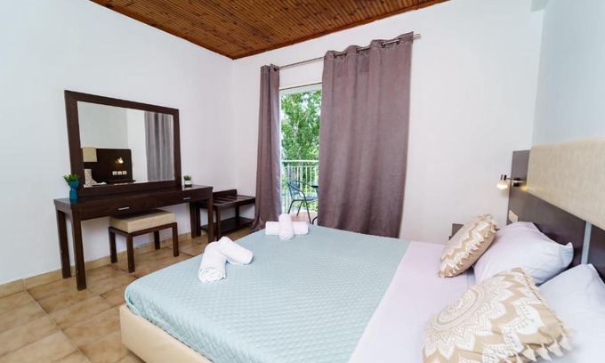 Akrotiri Hotel | MaYo Rooms Zakynthos