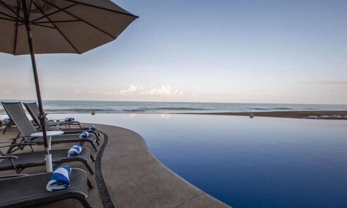 Marina Mazatlán Hotel | Mazatlan Cozy Junior Suite with Pool & Garden for Family Getaway