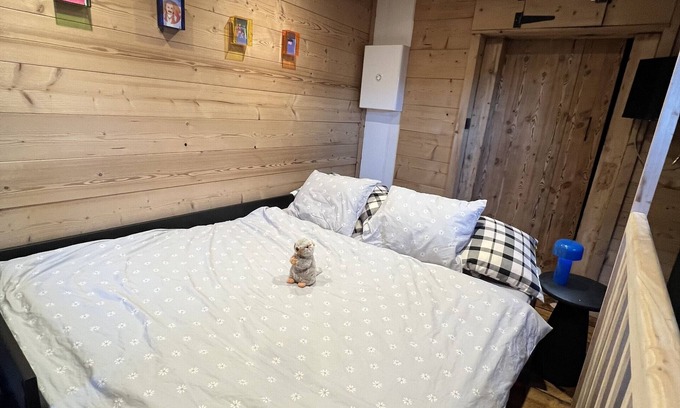 Samoens Chalet De Esquí | Chalet 'Petit Cosy - Samoëns' con vistas a la montaña, terraza privada y jardín privado