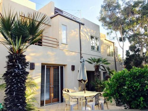 South Mission Beach Apartamento | MB Contemporary 14 Guests by Sand AC plus Garage