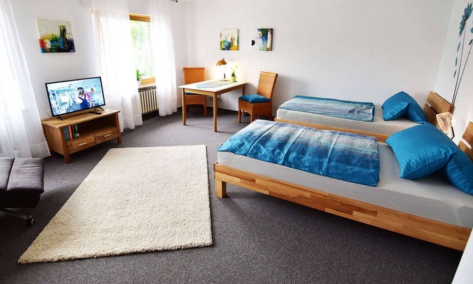 Meerbusch Apartamento | MB02 Holiday apartment in Meerbusch with a large eat-in kitchen, free parking and W-LAN