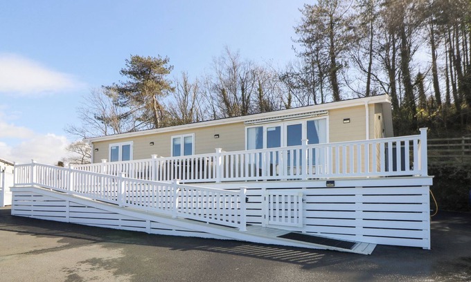 Borth Cabaña | MCAULIFFE LODGE, family friendly, luxury holiday cottage in Borth