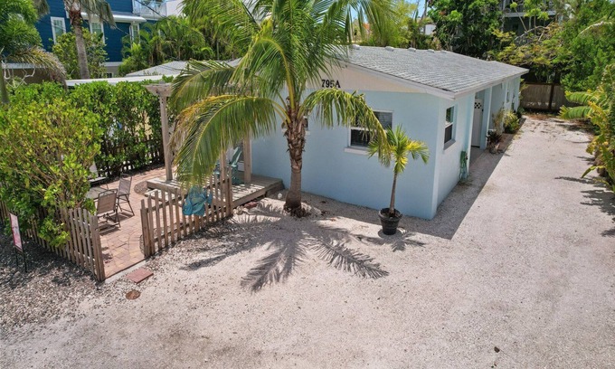Anna Maria Casa | McBean Point: Dog Friendly! Walk to Bean Point! by Anna Maria Life Vacation Rentals